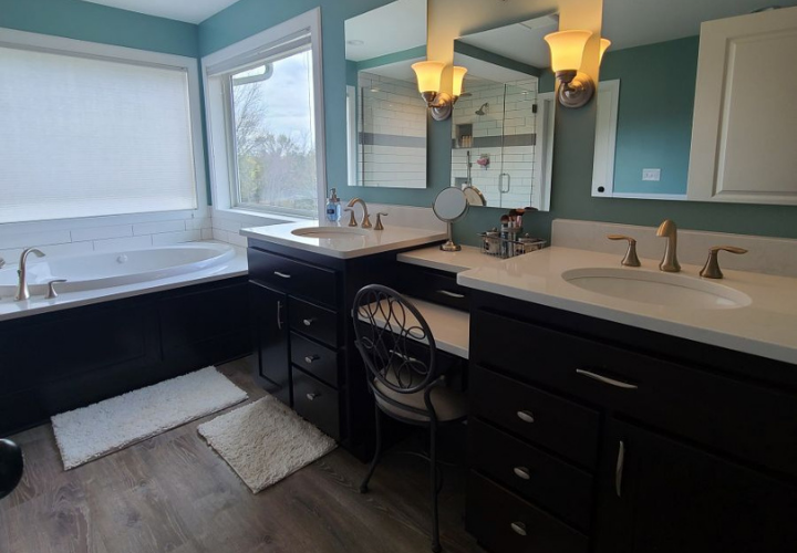 The Plymouth bathroom remodeling specialists at MN Remodeling Solutions can easily make a tiny bathroom appear larger.
